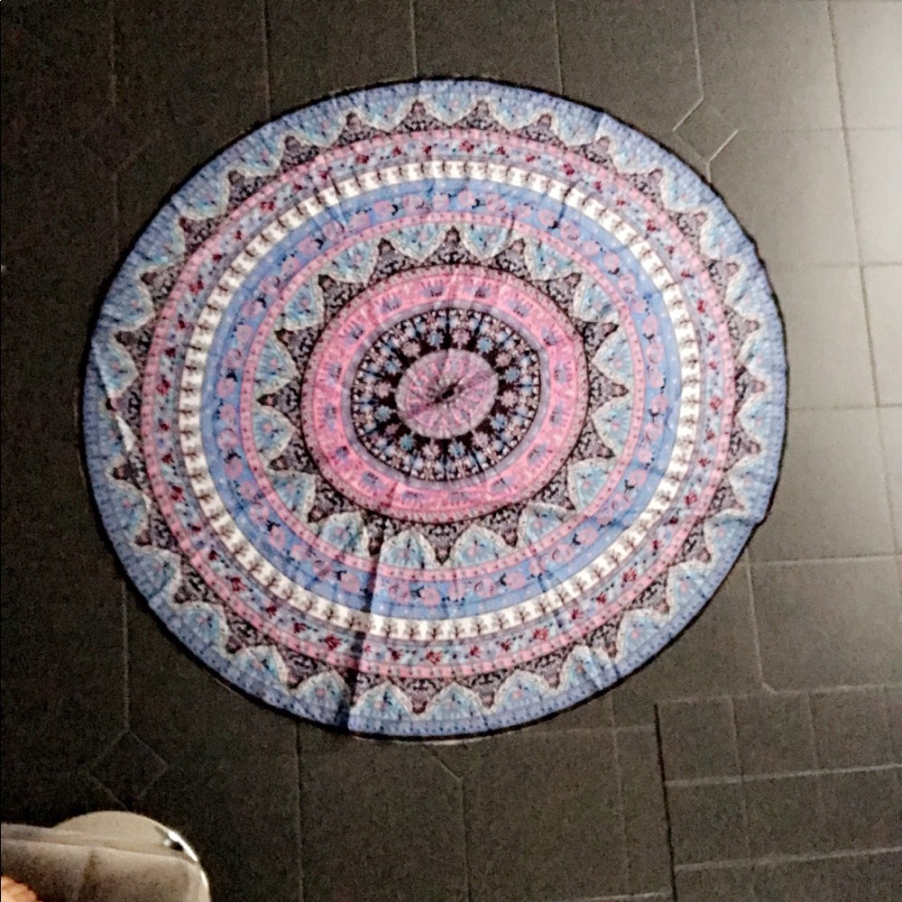Tapestry (circular) - Picture 2 of 3